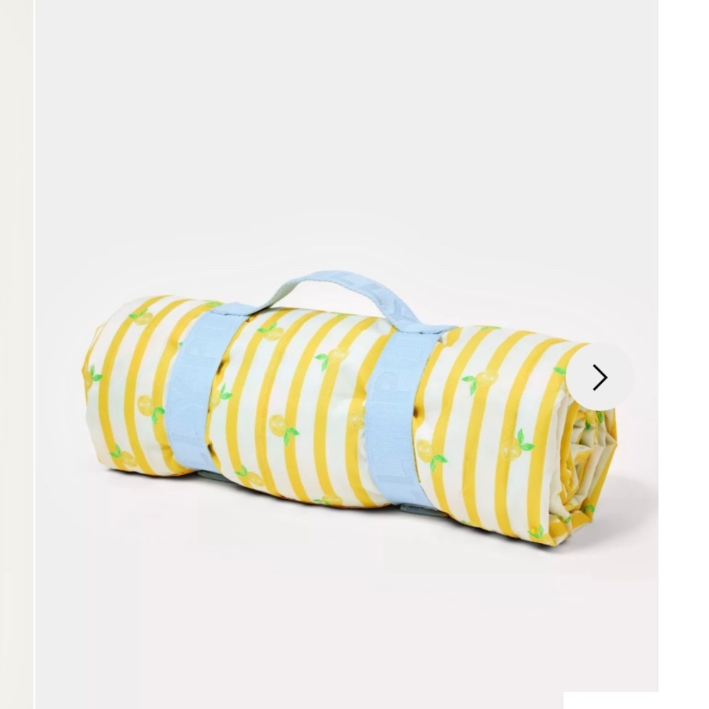 Lilly Pulitzer Reservable Picnic Blanket in Bluette /Make Lemonade 72"W x 72"L.